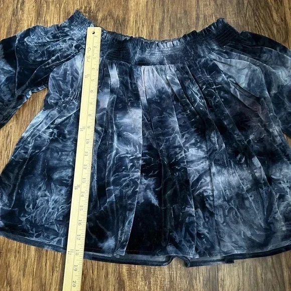 American Eagle Outfitters off the shoulder velvet top - Picture 4 of 6